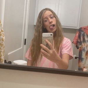 Meet your Posher, Ella